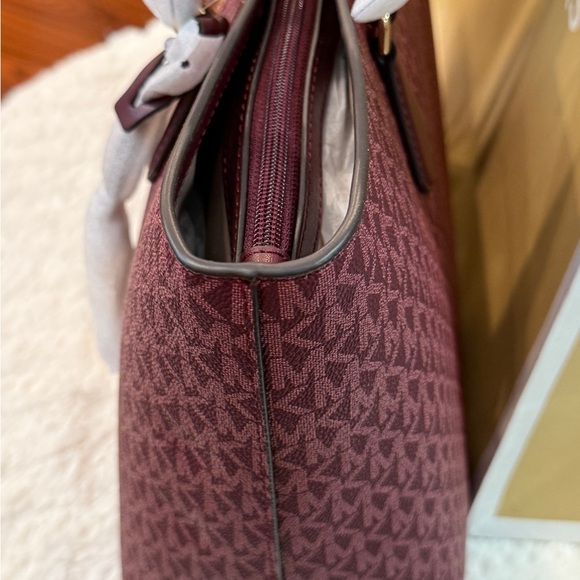 Michael Kors Shiela: Genuine/Authentic : Tote Large MF Tote - Picture 4 of 14